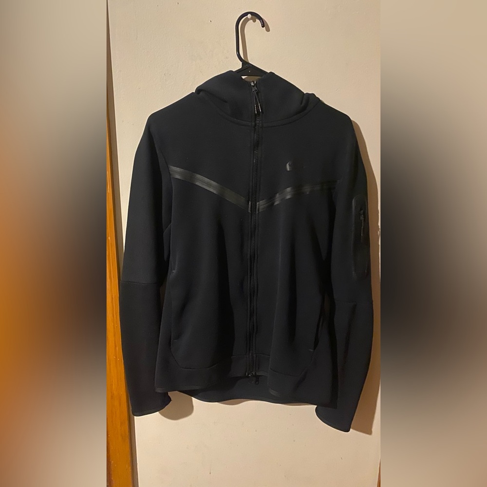 Black Nike Tech